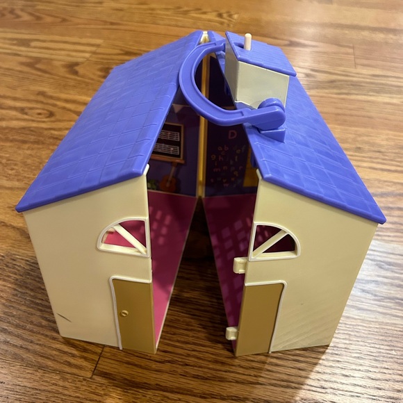 Peppa schoolhouse and figures - Picture 10 of 12